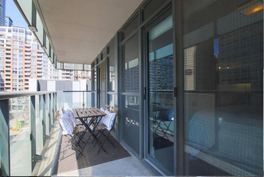 Luxury 2 & 3 Bedroom Downtown Apartment